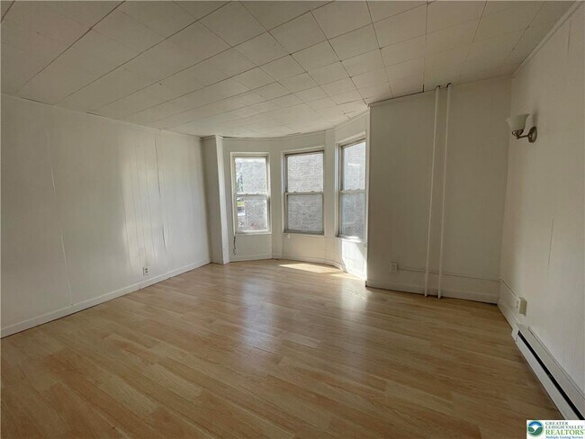 Building Photo - 753 St John St