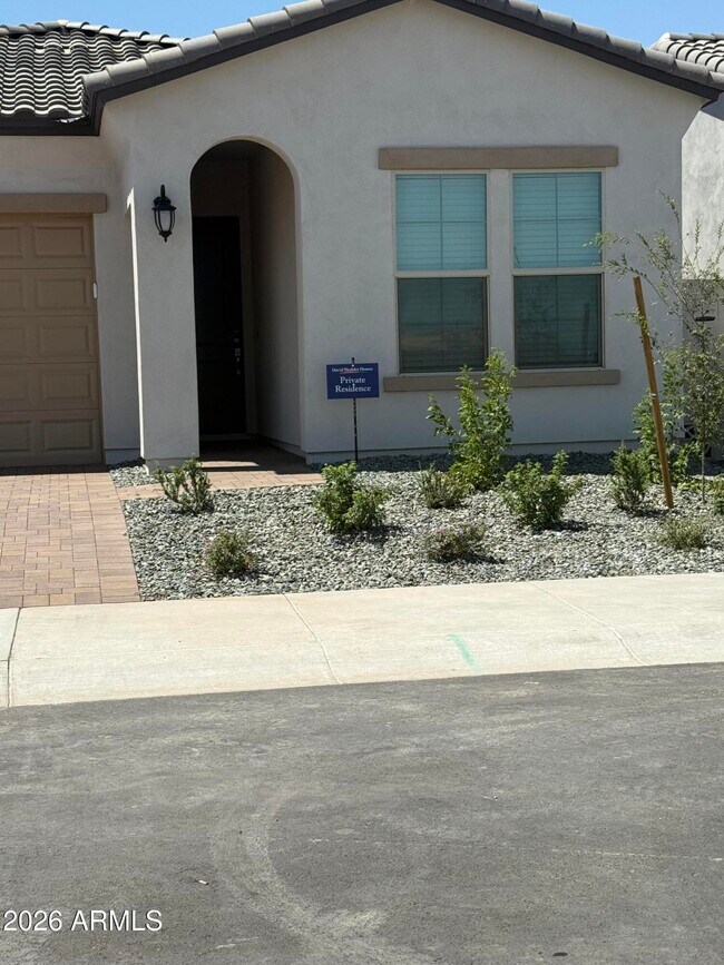 Building Photo - 2933 E Msn Ln