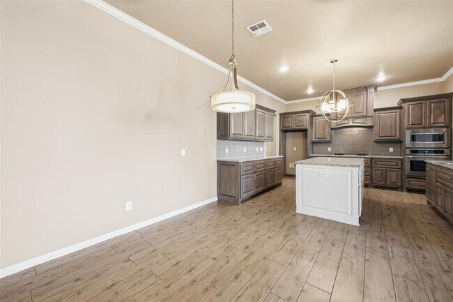 Building Photo - 6400 NW 164th Cir