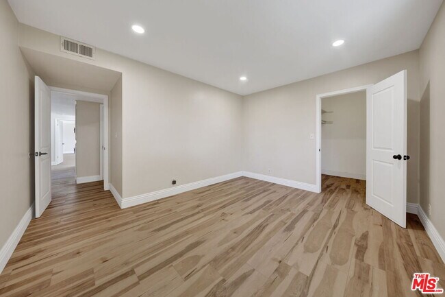 Building Photo - 16608 Park Ln Cir