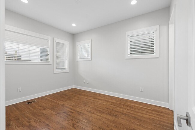 Building Photo - 410A 33rd Ave N-