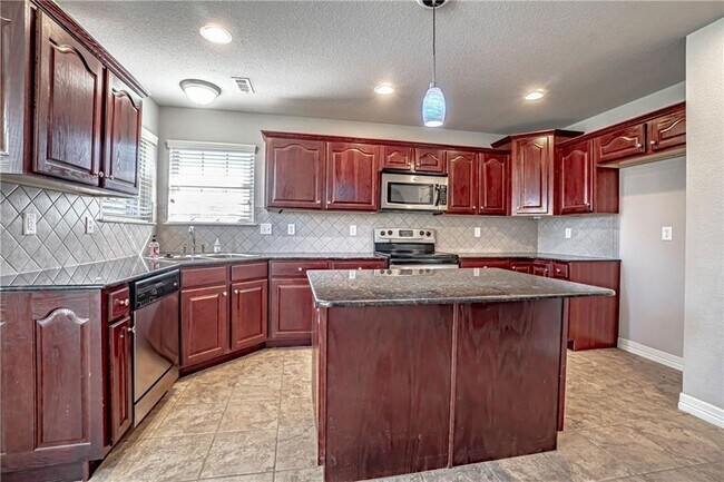 Building Photo - 3725 Glenbrook Loop