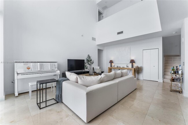 Building Photo - 950 Brickell Bay Dr