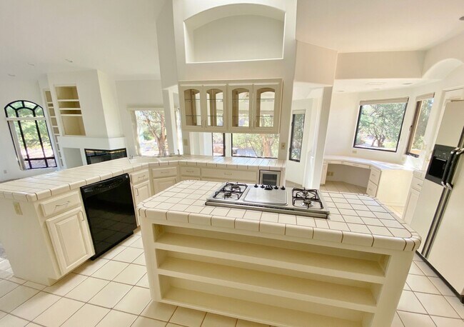 Building Photo - HOUSE - WEST SEDONA - GATED COMMUNITY