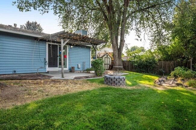 Building Photo - Charming 3-Bedroom Home in West Boise – Sp...