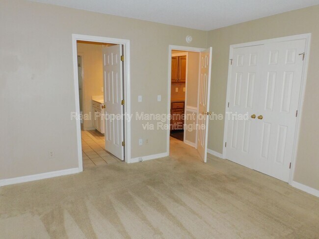 Building Photo - 22 Milpond Ln