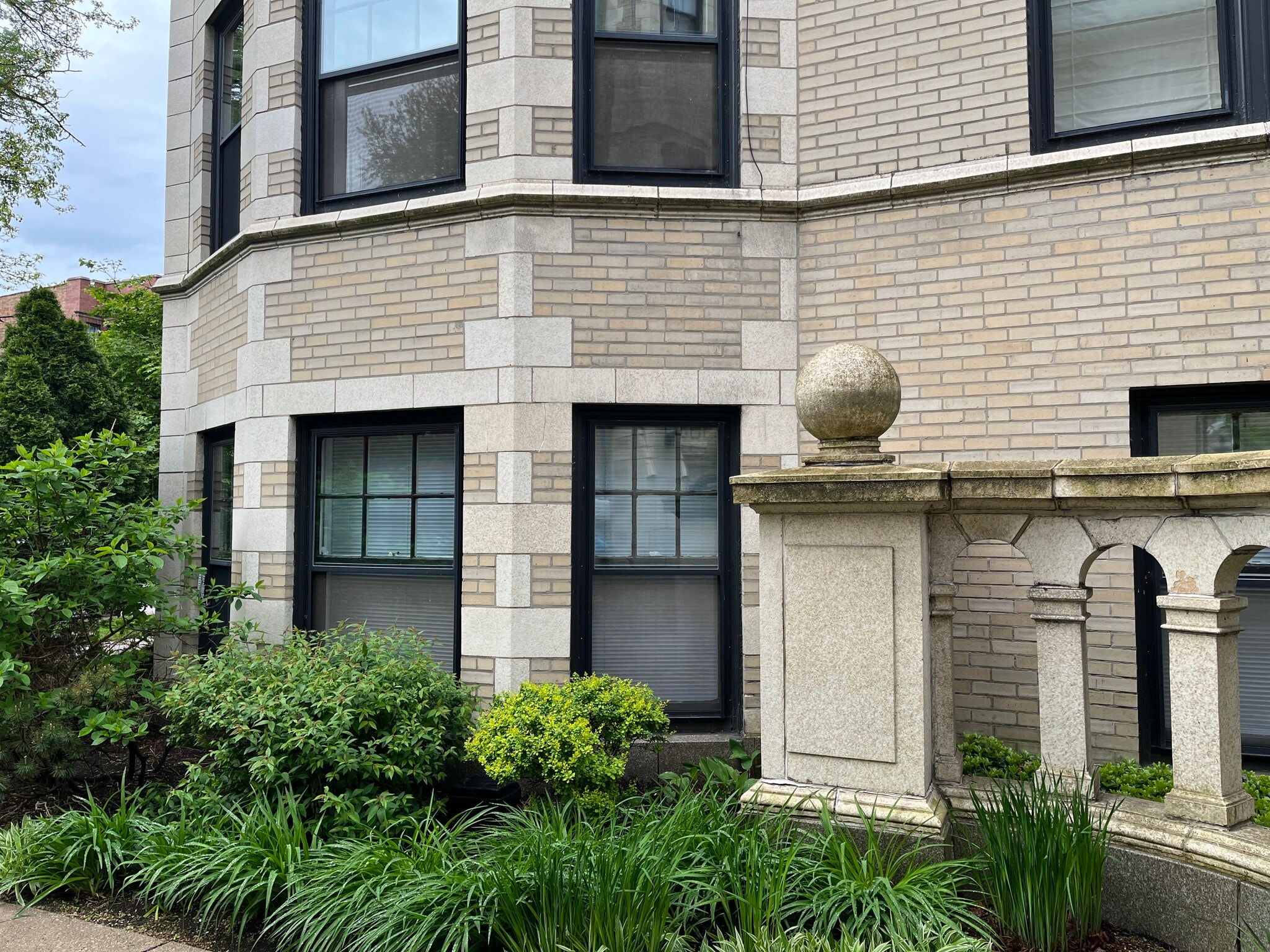 Building Photo - 544 Sheridan Rd