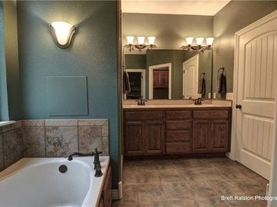 Building Photo - 656 W Foothills Dr