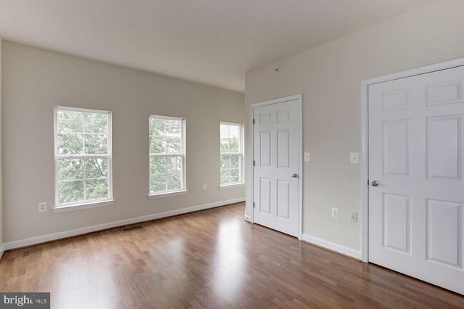 Building Photo - 42514 Mayflower Terrace