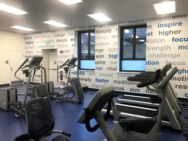 Building Photo - 875 Elm St