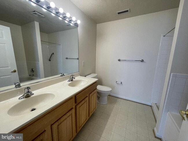 Building Photo - 45512 Westmeath Way