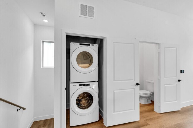 Building Photo - 1744 Labrador Ln