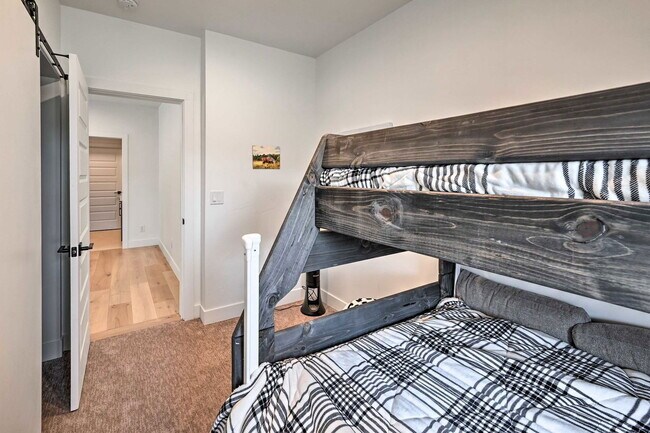 Building Photo - 30610 Boot Ct