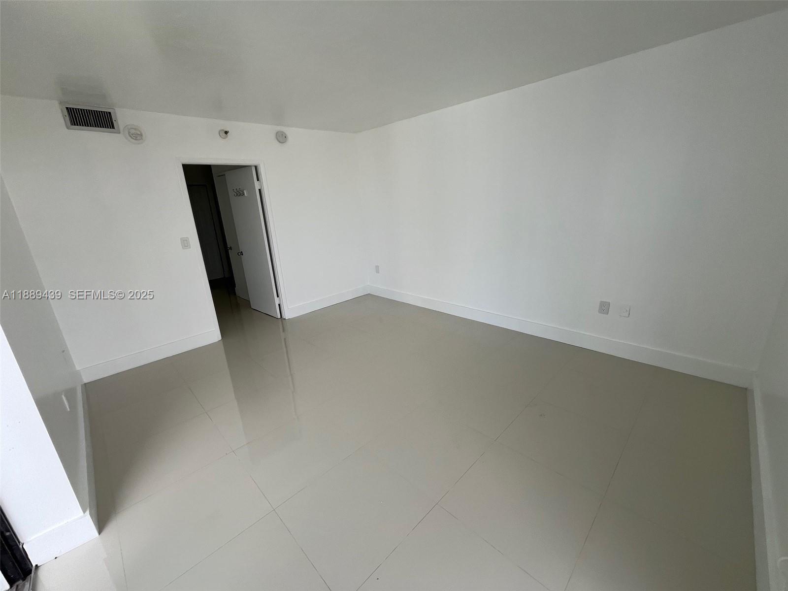 Building Photo - 20505 E Country Club Dr