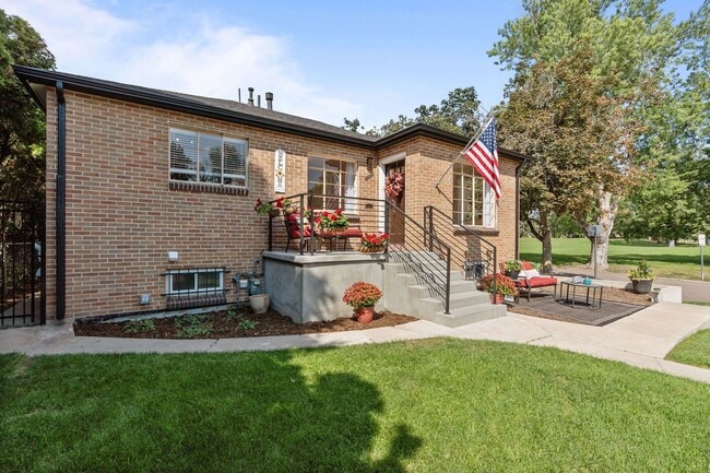 Primary Photo - Stunning 4 Bed 2 Bath Home across the Stre...