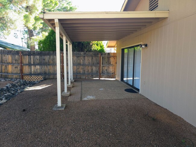 Building Photo - HOUSE - VILLAGE OF OAK CREEK