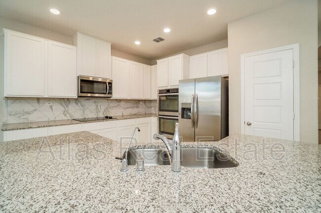 Building Photo - 4711 Montrose Wood