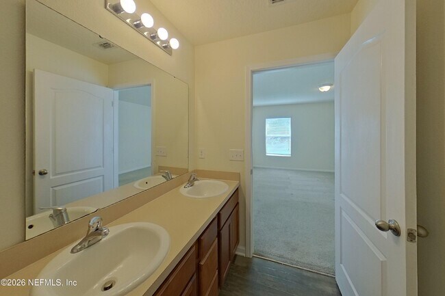 Building Photo - 3323 Canyon Falls Dr