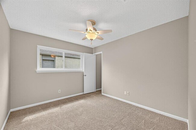 Building Photo - 16019 Parksley Dr