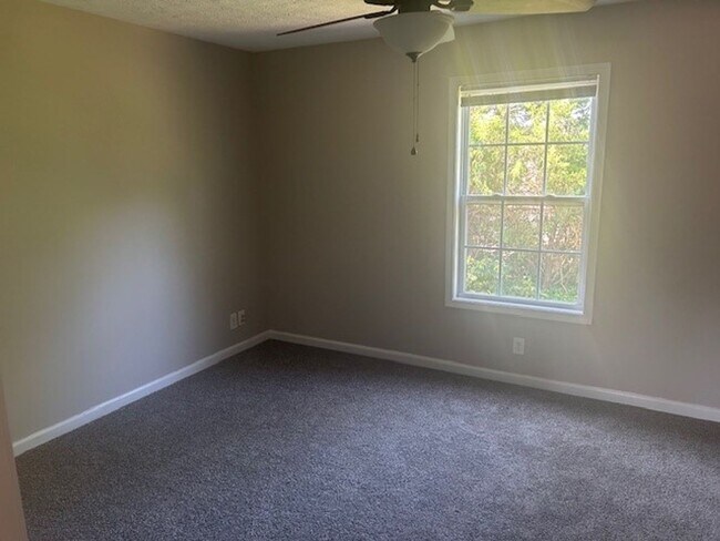 Building Photo - 822 Oak Arbor Ct