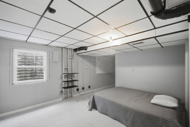 Building Photo - 512 Normandy Ln