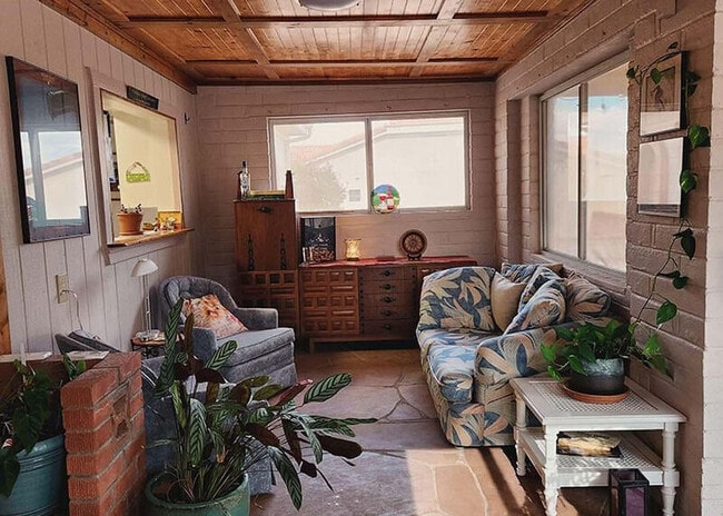 Building Photo - 101 W Calle Montana Jack