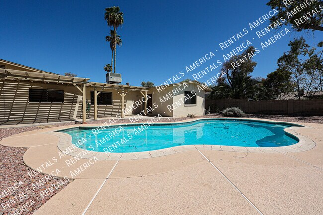 Building Photo - 2636 S Reyes
