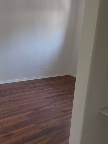 Primary Bedroom - 526 Brooks Ave