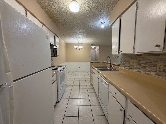Building Photo - 11606 Castle Rock Ct