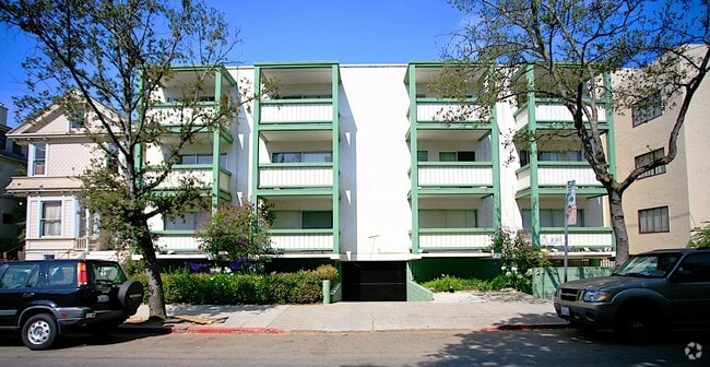 Building Photo - 2404 Fulton St