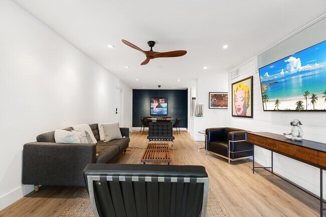 Building Photo - 6515 Bay Club Dr