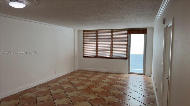 Building Photo - 3725 S Ocean Dr