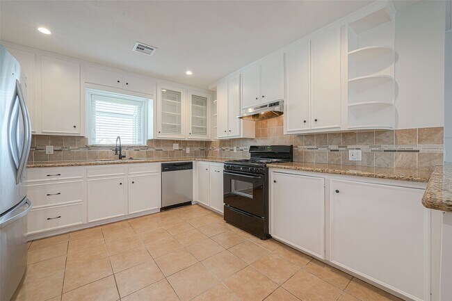Building Photo - 4923 Poinciana Dr