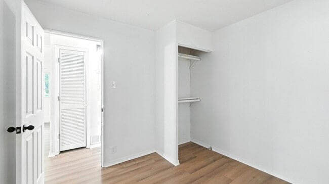 Building Photo - New 3 bedroom listing!