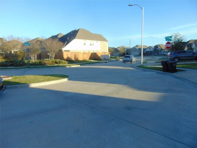 Building Photo - 24978 Tidmor Ln