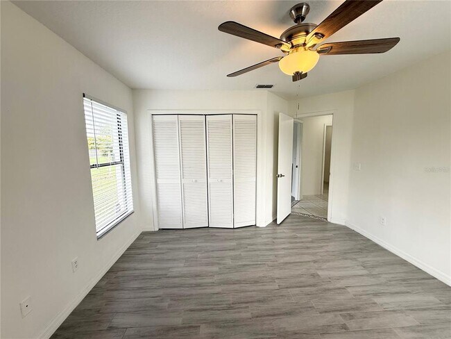 Building Photo - 2401 Rolling Broak Dr