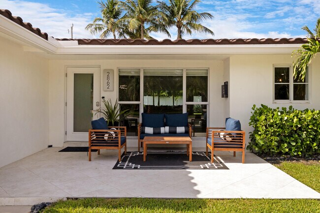 Building Photo - 2862 NE 35th Ct