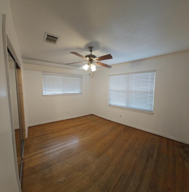 Building Photo - 9721 Foredale St