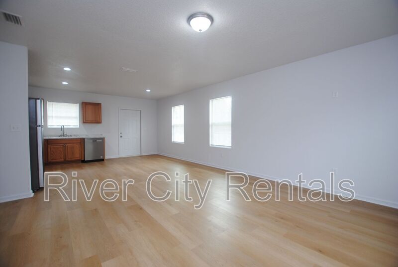 Building Photo - 5621 Overlook Dr E