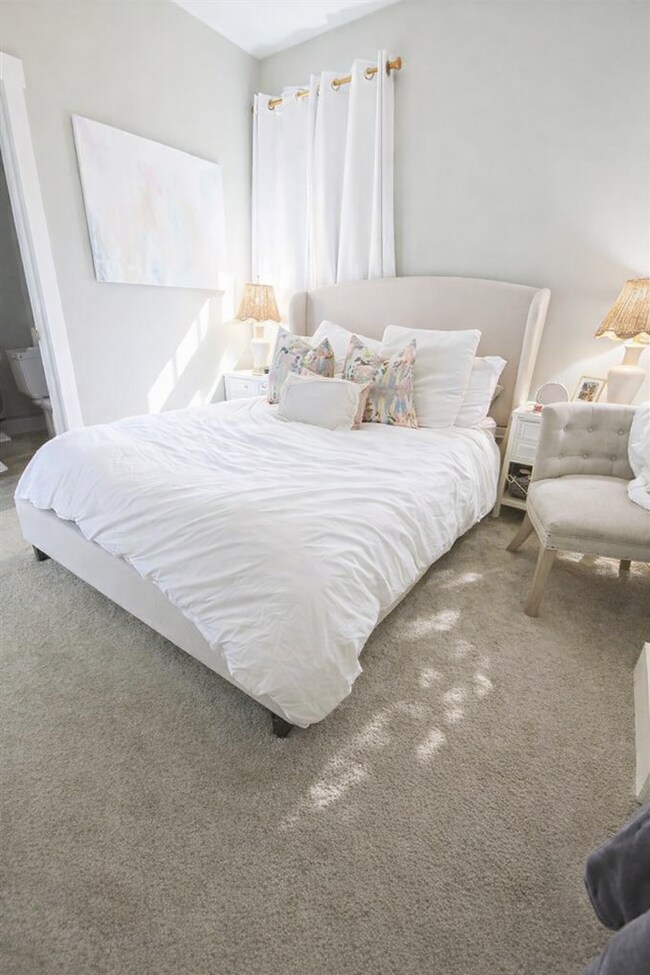 Building Photo - 22M