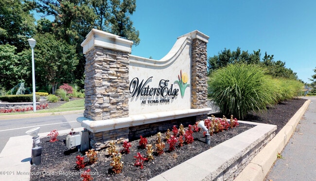 Building Photo - 1922 Waters Edge Dr