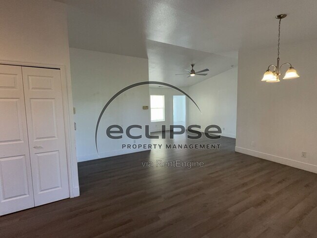 Building Photo - 560 Huntington Point Ln