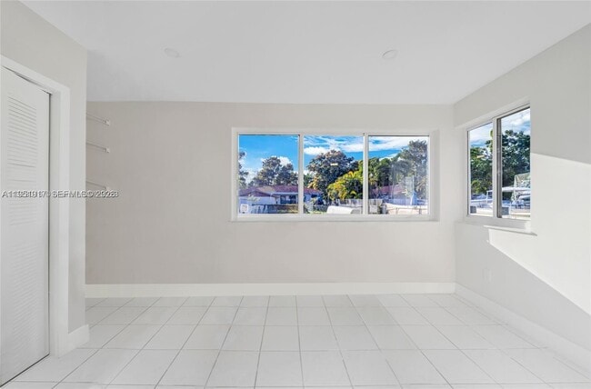 Building Photo - 11020 NE 10th Ave