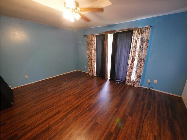 Building Photo - 12314 Plumpoint Dr