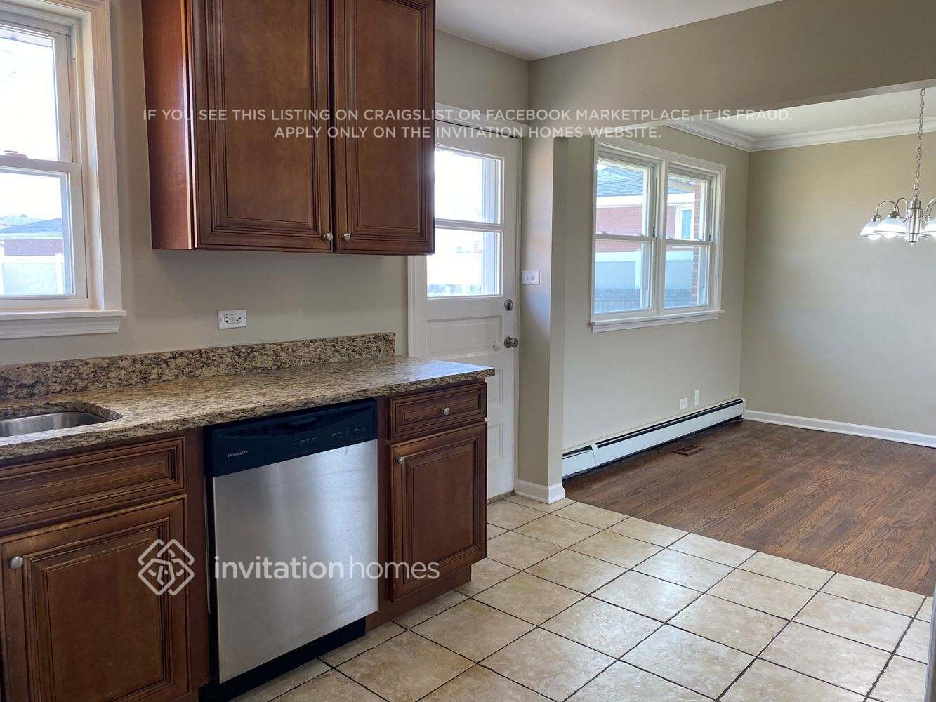 Building Photo - 4628 W 101st St