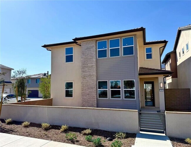 Building Photo - 201 Shoveler