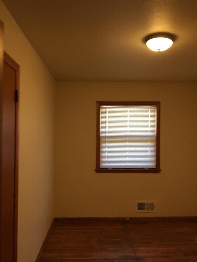 Building Photo - 5608 S 28th Ave
