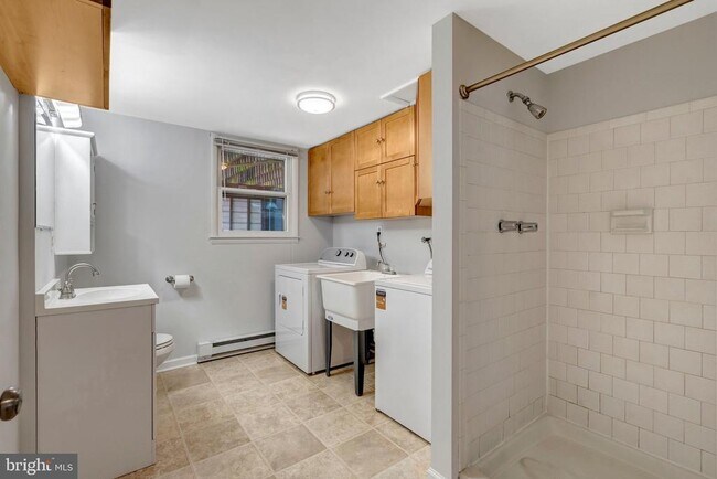Building Photo - 4570 Lawnvale Dr