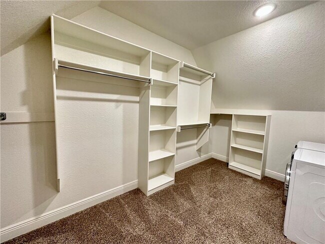 Building Photo - "Charming Fayetteville Home: 3 Bed, 3 Bath, 1709 Sq Ft with Granite & Hardwood Elegance!"