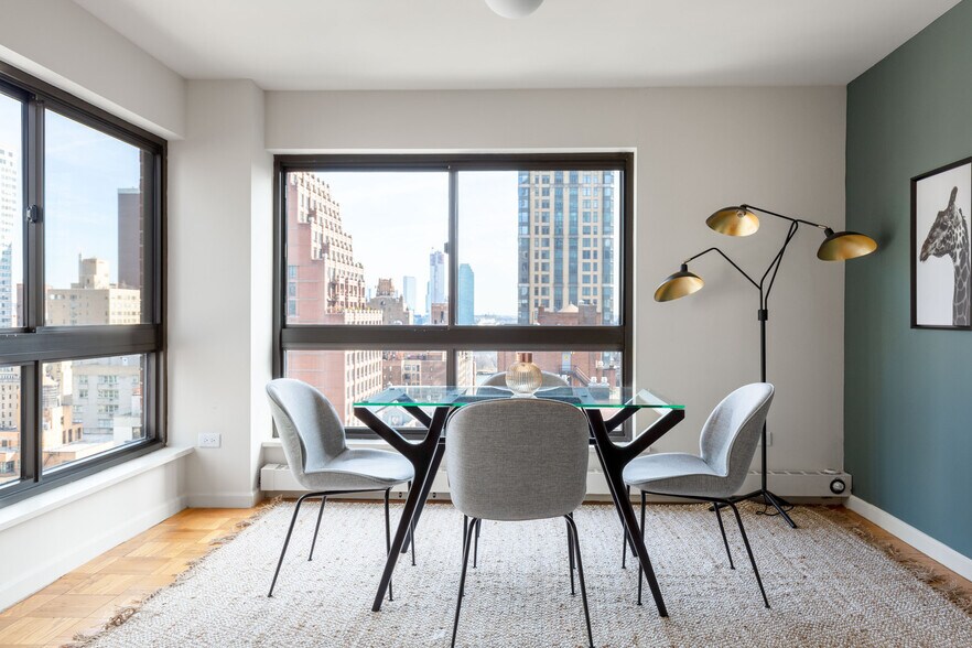 Building Photo - 300 E 51st St